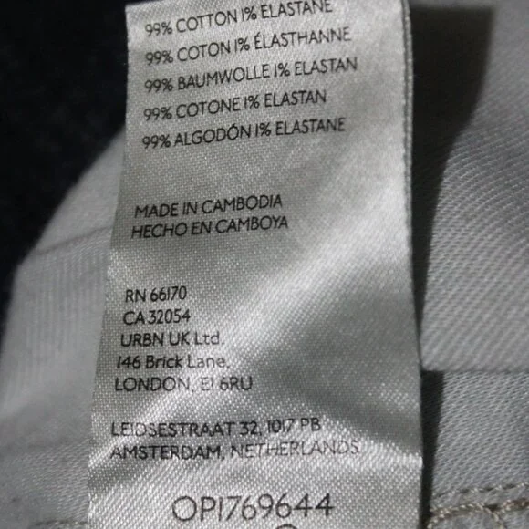 PILCRO Seamed Sport Low-Rise Cargo Jeans - Picture 14 of 15